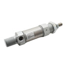 Rückansicht des Airtec Kleinzylinders ISO 6432, zeigt die Seriennummer und technische Spezifikationen.